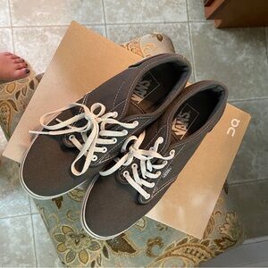 Vans Classic Low Top Sneakers in Gray with White Laces